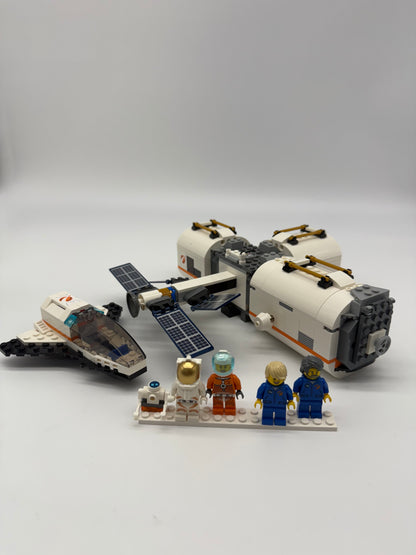 Lunar Space Station - Bricks and Minifigs Sioux Falls
