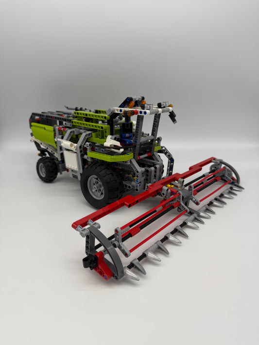 Combine Harvester - Bricks and Minifigs Sioux Falls