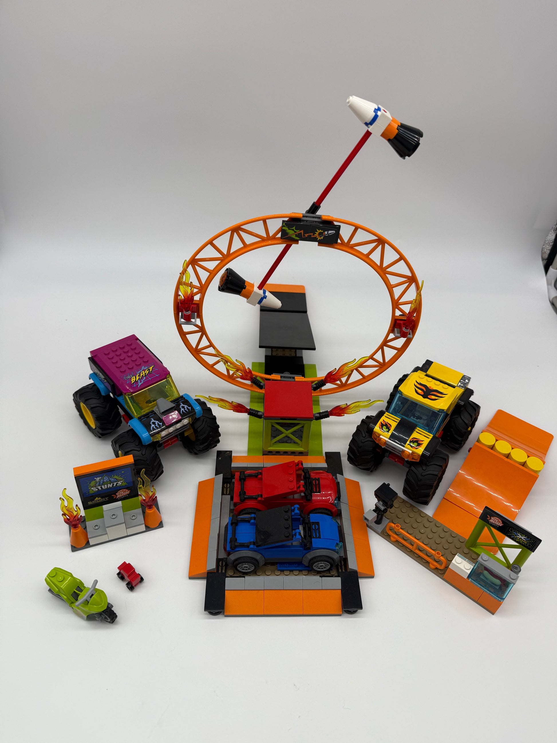 Stunt Show Arena - Bricks and Minifigs Sioux Falls