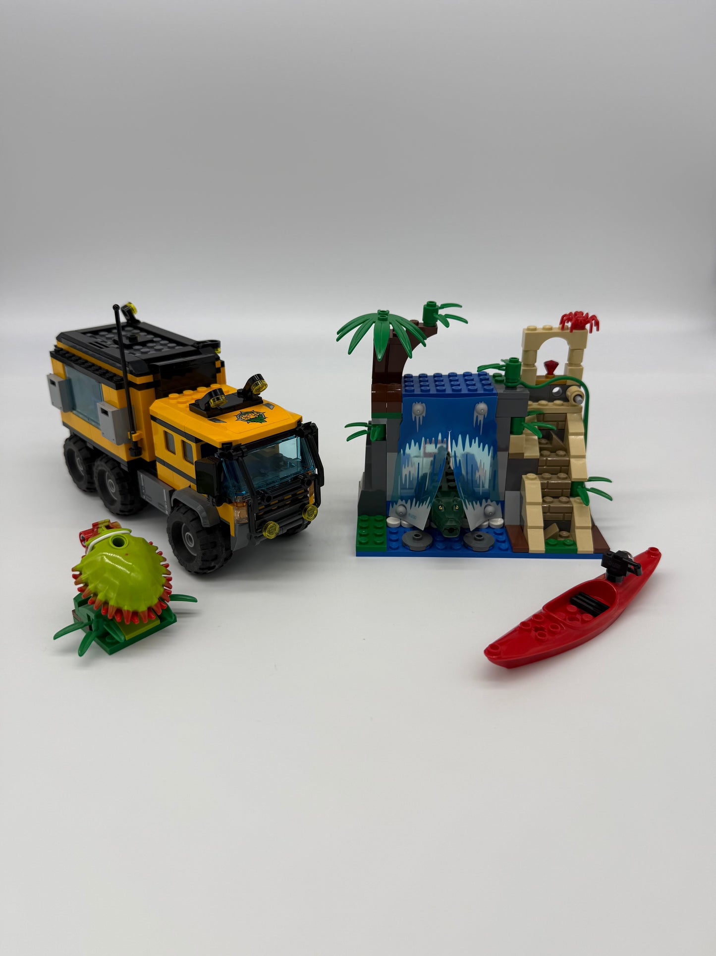 Jungle Mobile Lab - Bricks and Minifigs Sioux Falls