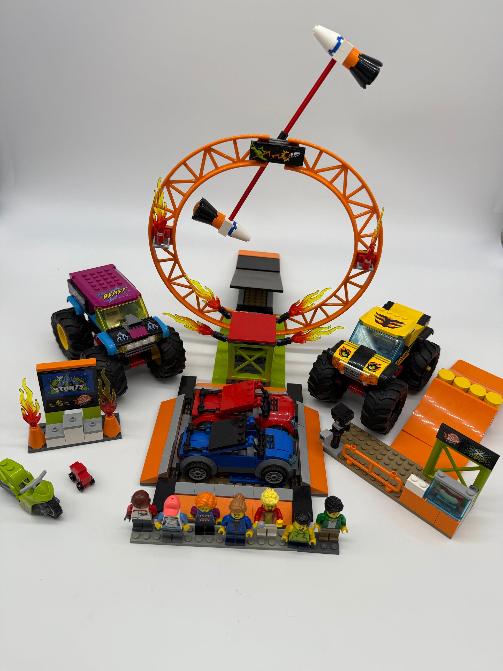 Stunt Show Arena - Bricks and Minifigs Sioux Falls
