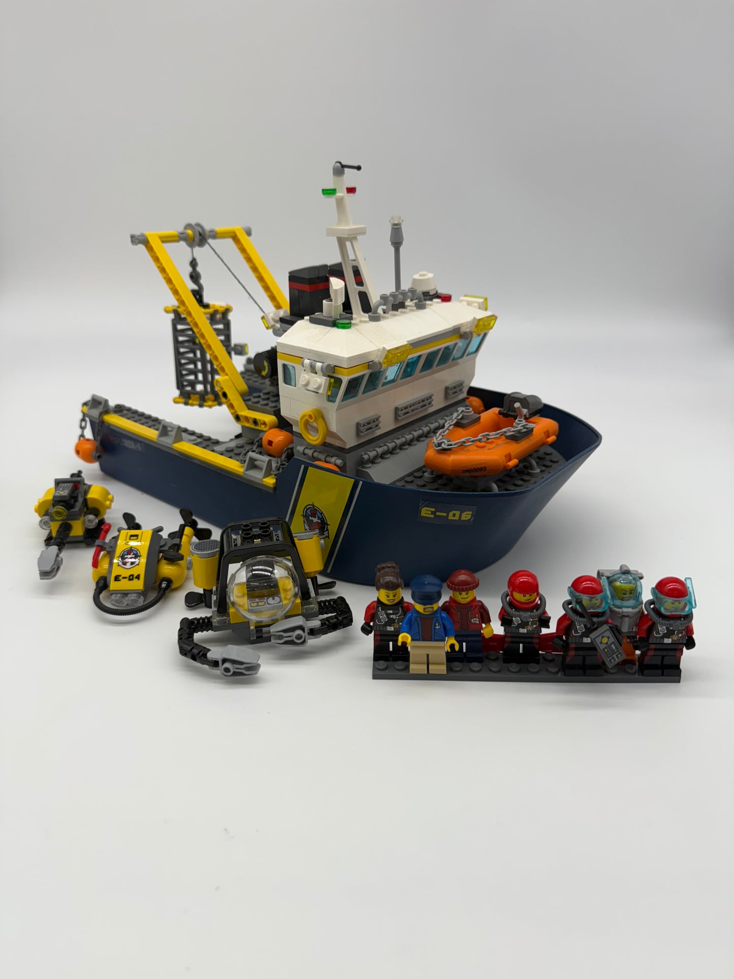 Deep Sea Exploration Vessel - Bricks and Minifigs Sioux Falls