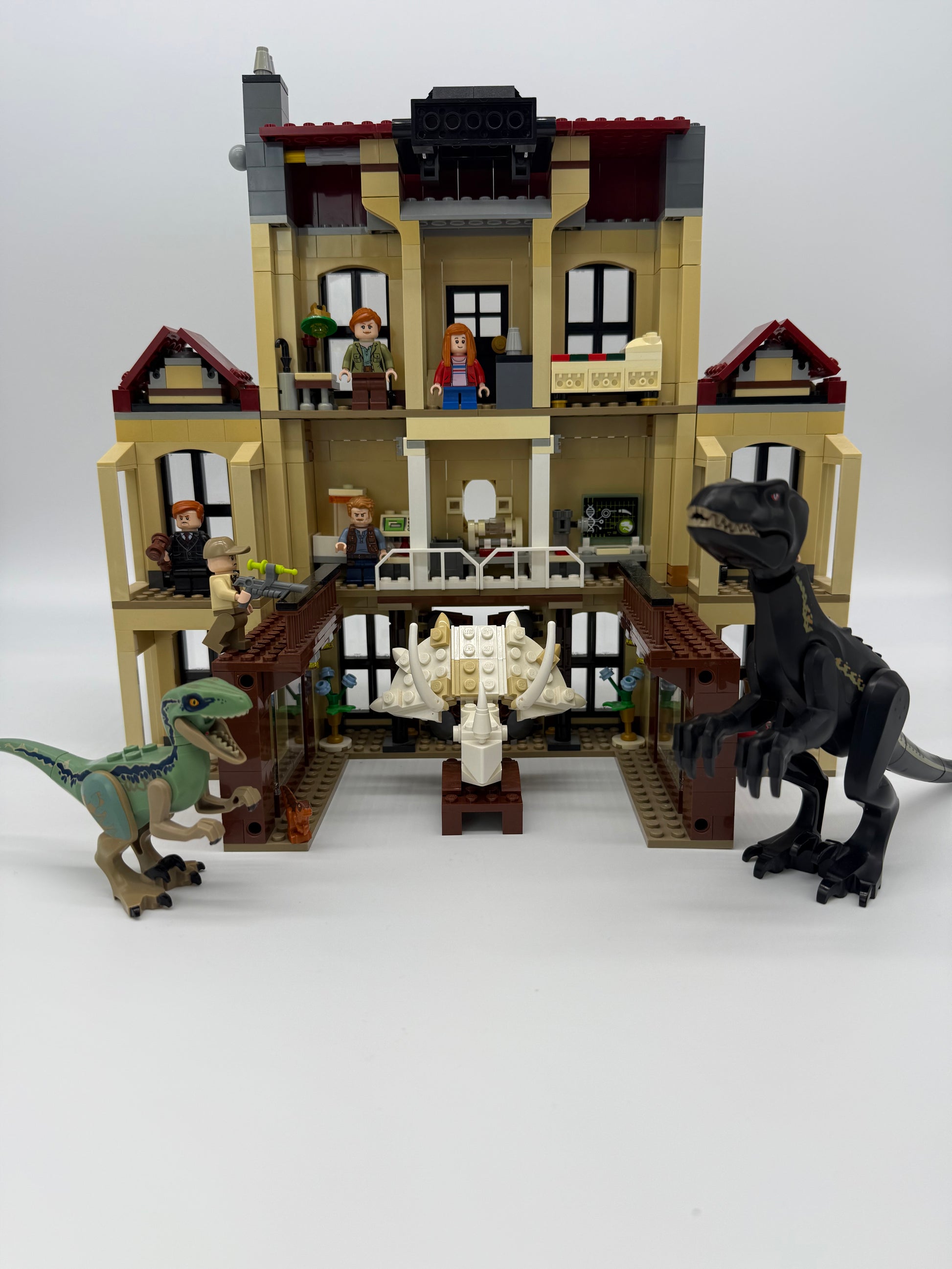 Indoraptor Rampage at Lockwood Estate - Bricks and Minifigs Sioux Falls