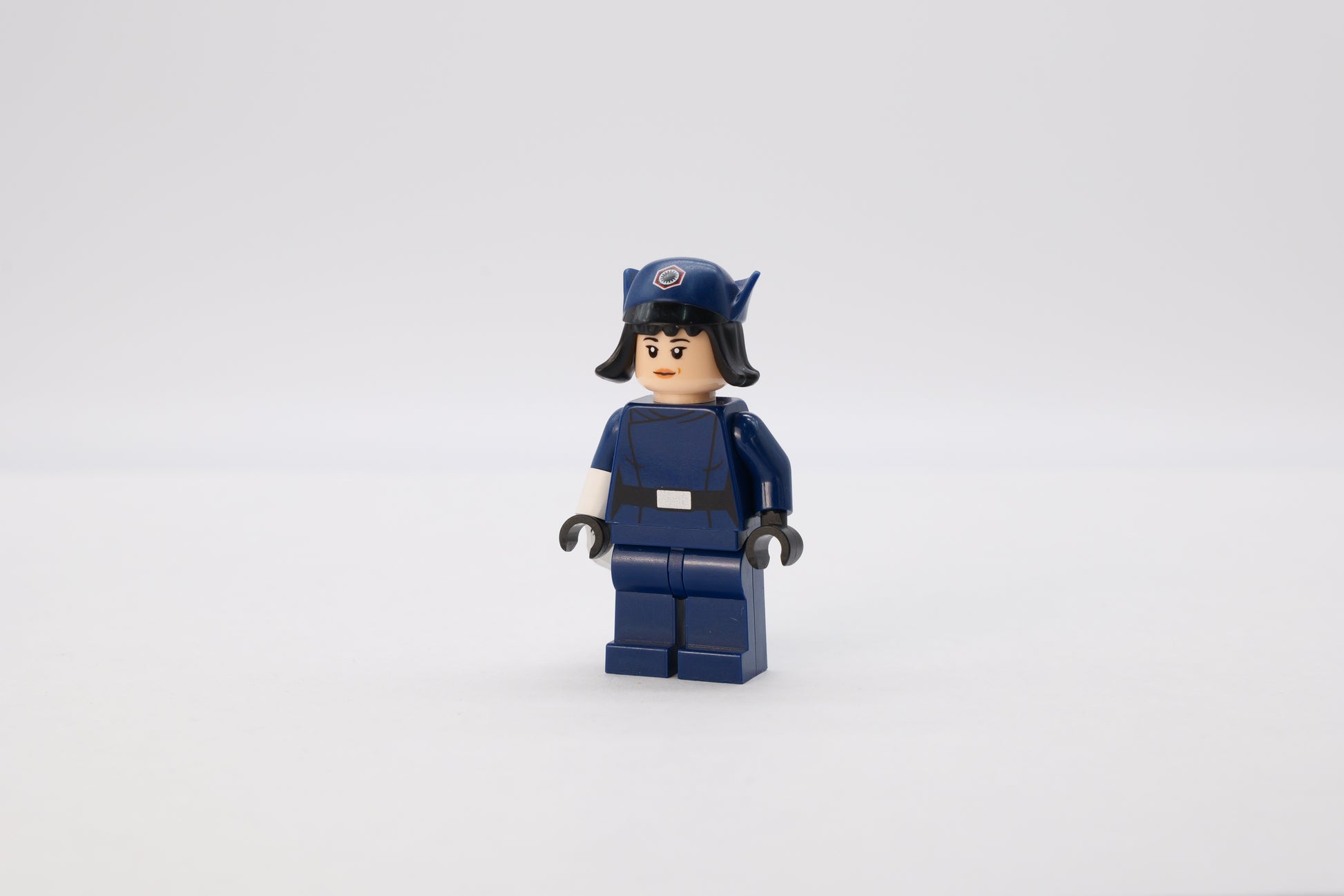 sw0901: Rose Tico - First Order Officer Disguise - Bricks and Minifigs Sioux Falls
