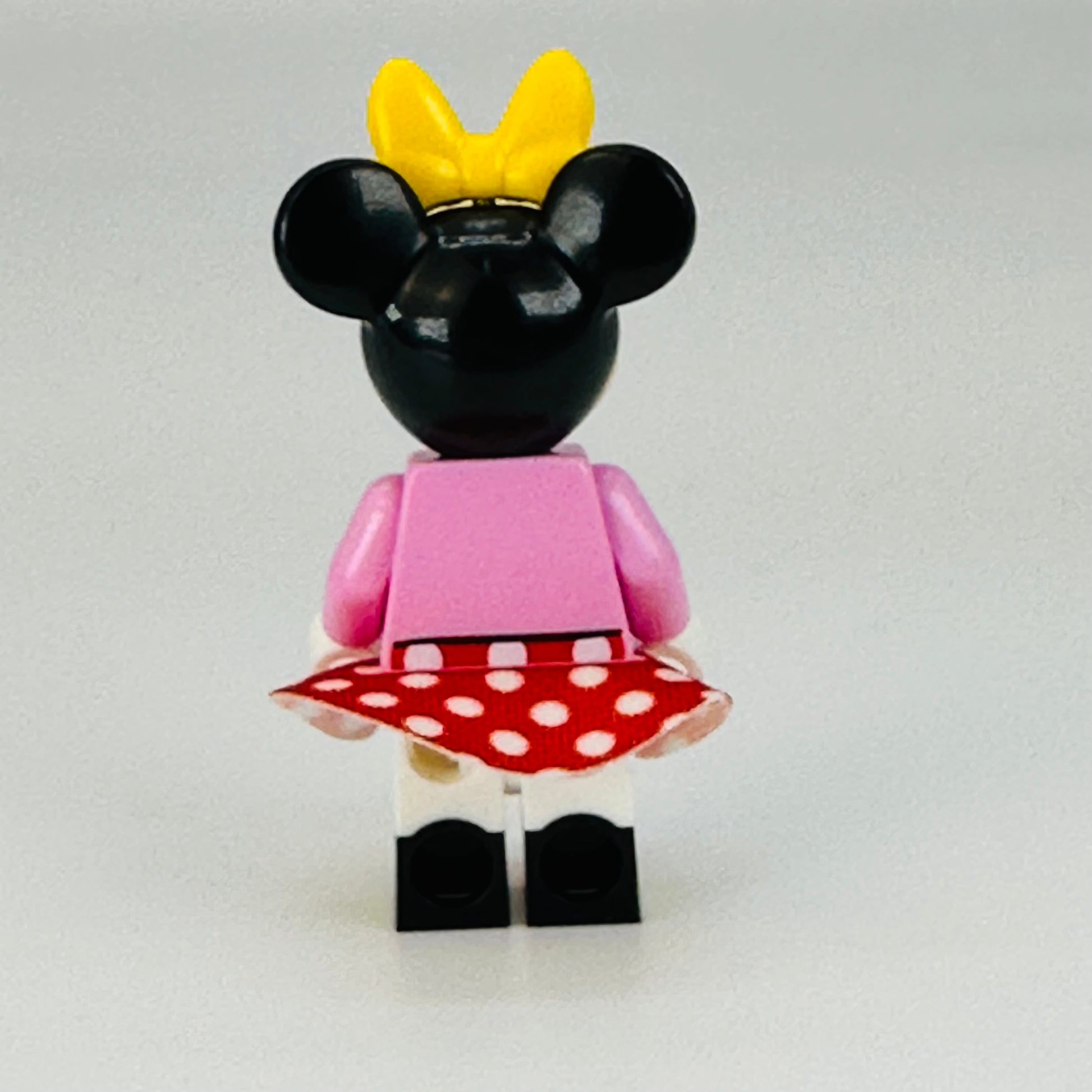 dis089: Minnie Mouse - Bright Pink Jacket, Red Polka Dot Dress, Yellow Bow - Bricks and Minifigs Sioux Falls